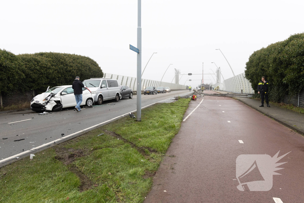 Forse schade na botsing met vrachtwagen