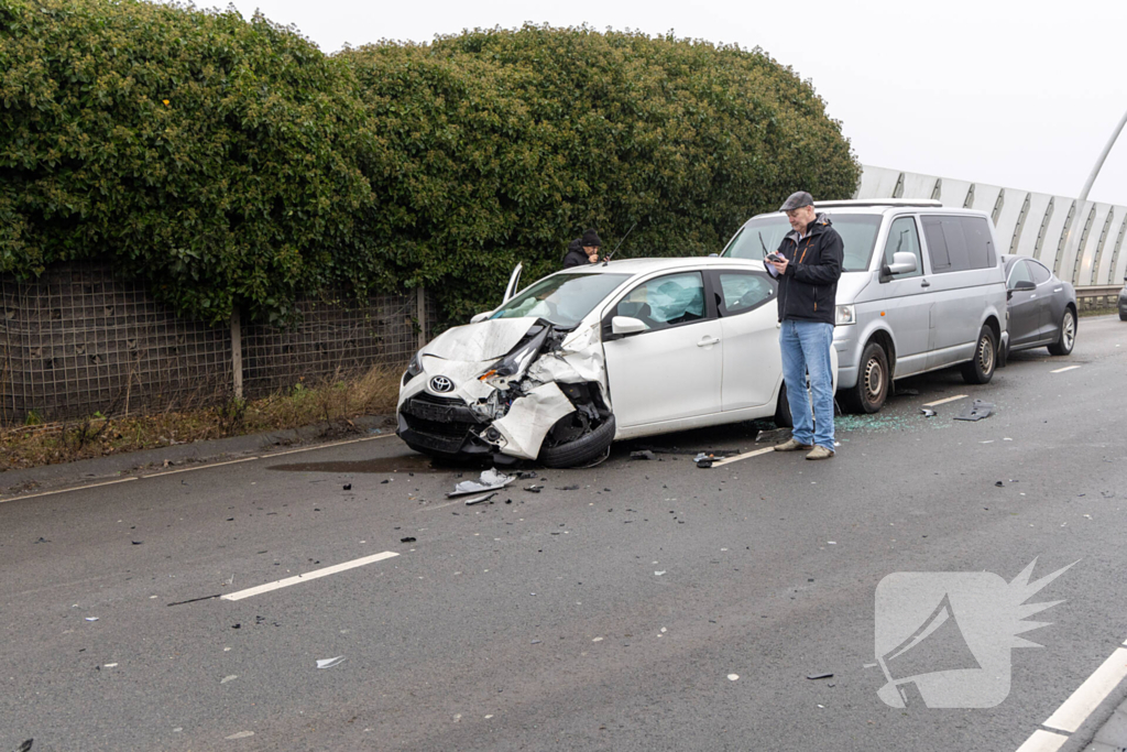 Forse schade na botsing met vrachtwagen