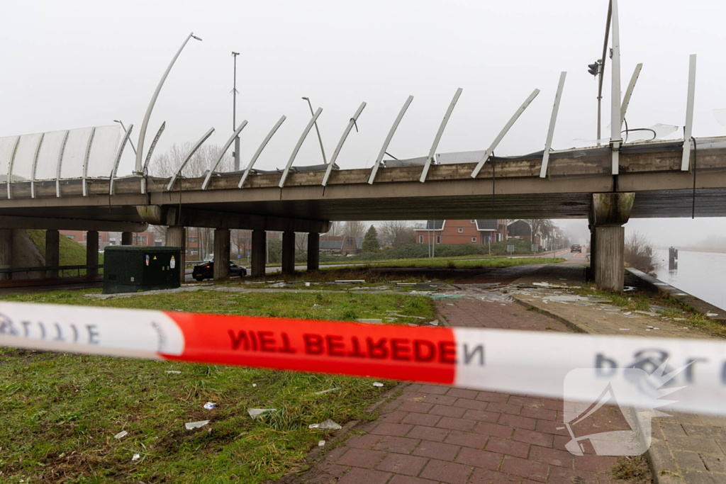 Forse schade na botsing met vrachtwagen