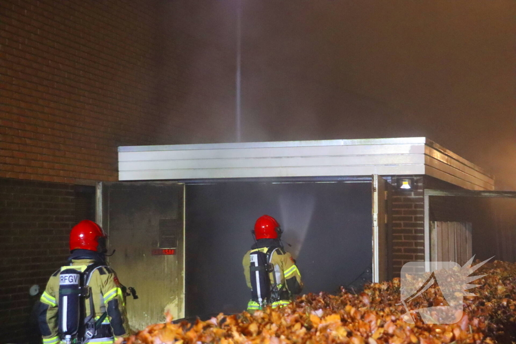 Brand in garage van woning