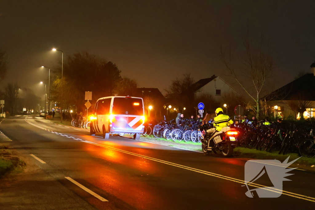 Politie grootschalig aanwezig bij bekerwedstrijd