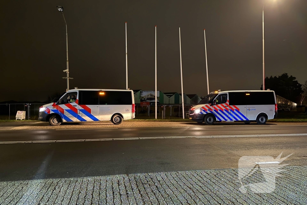 Politie grootschalig aanwezig bij bekerwedstrijd