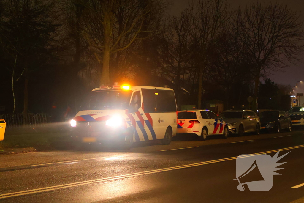 Politie grootschalig aanwezig bij bekerwedstrijd