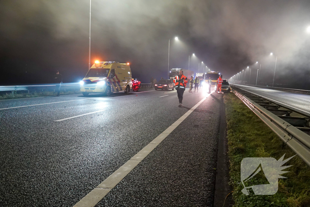 Auto var vlam na aanrijding