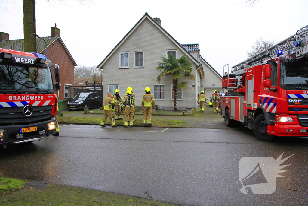 Brandweer haalt drie katten uit woning bij schoorsteenbrand