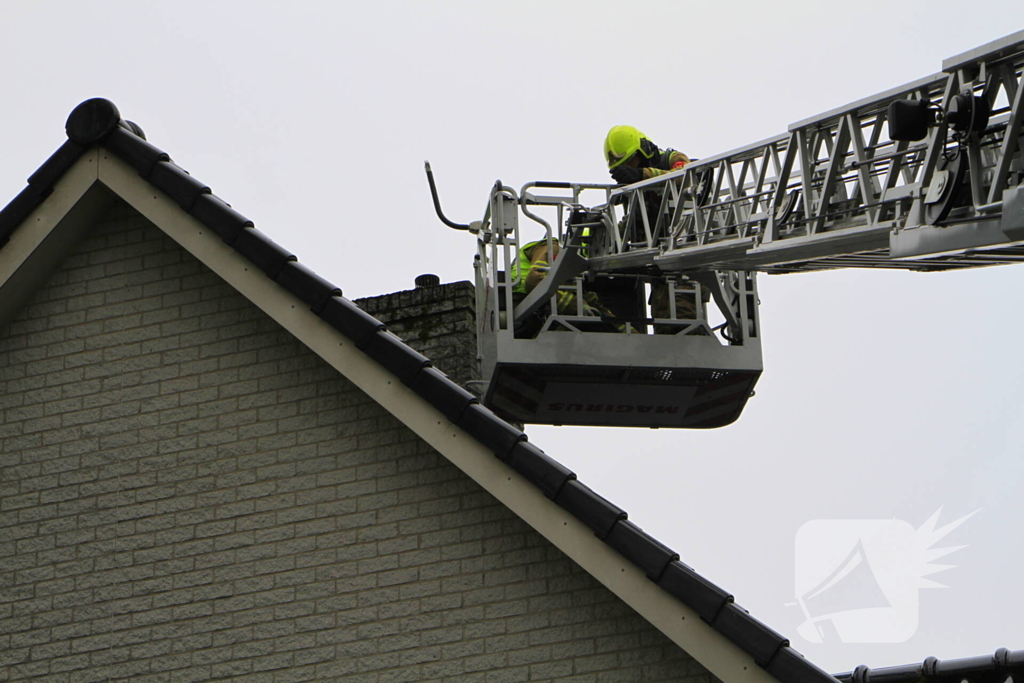 Brandweer haalt drie katten uit woning bij schoorsteenbrand