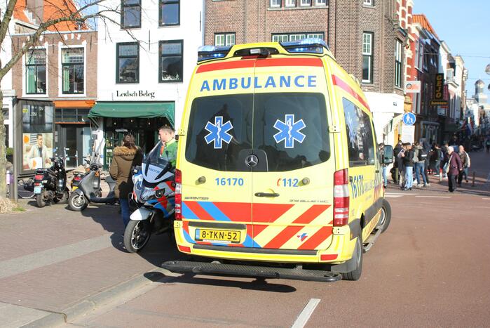 Fietser gewond na aanrijding met scooter