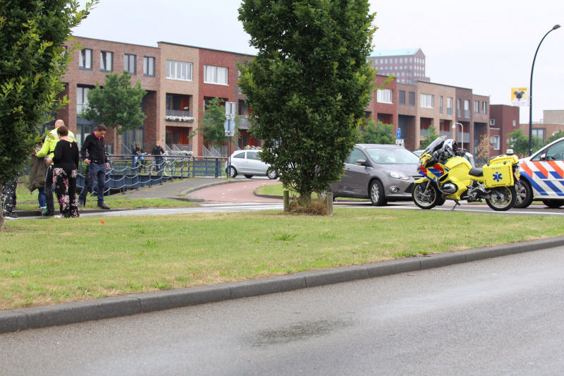 Moeder en kind geschrokken na botsing met fietser