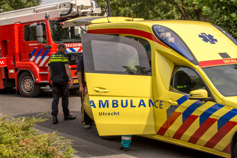 Steiger valt om schilder belandt in water