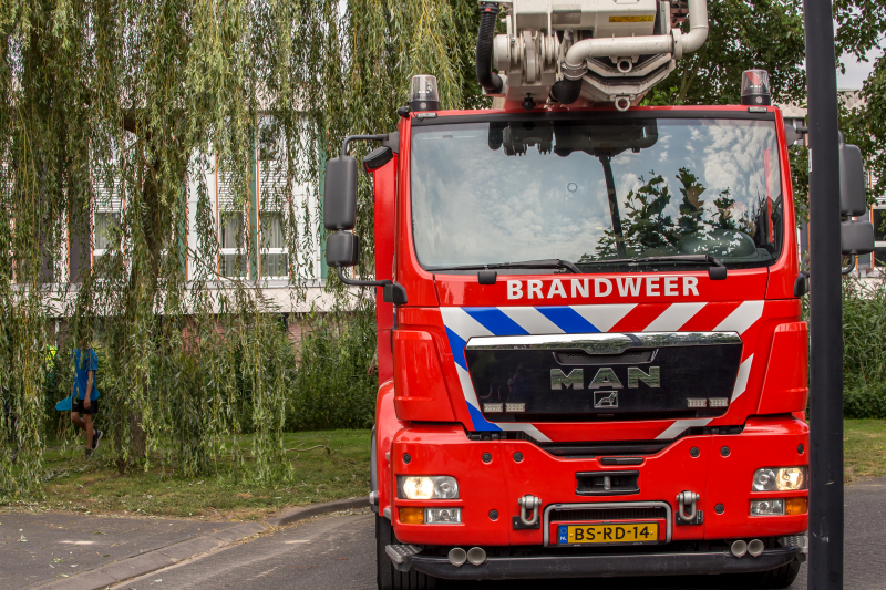 Steiger valt om schilder belandt in water