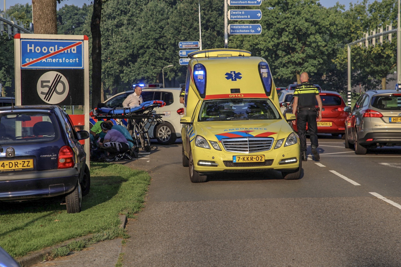 Scooterrijder gewond na aanrijding auto