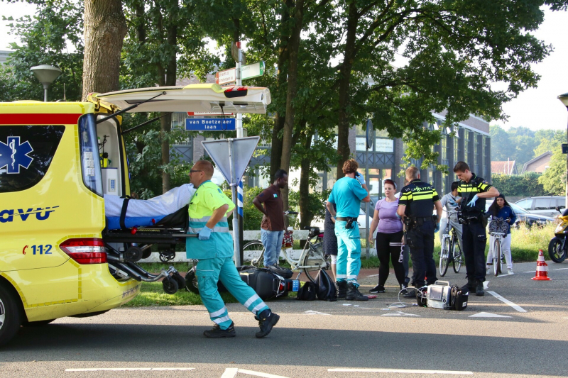 Scooterrijder gewond na aanrijding auto