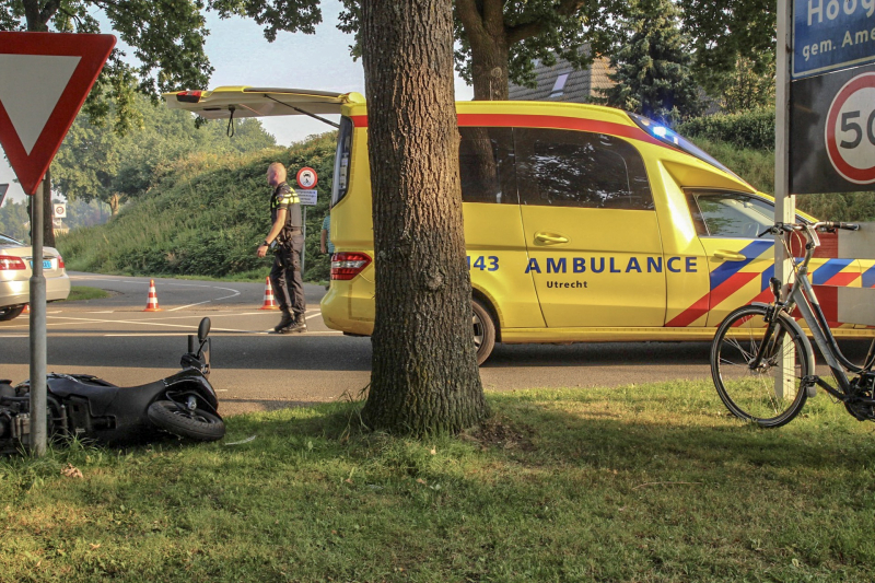 Scooterrijder gewond na aanrijding auto