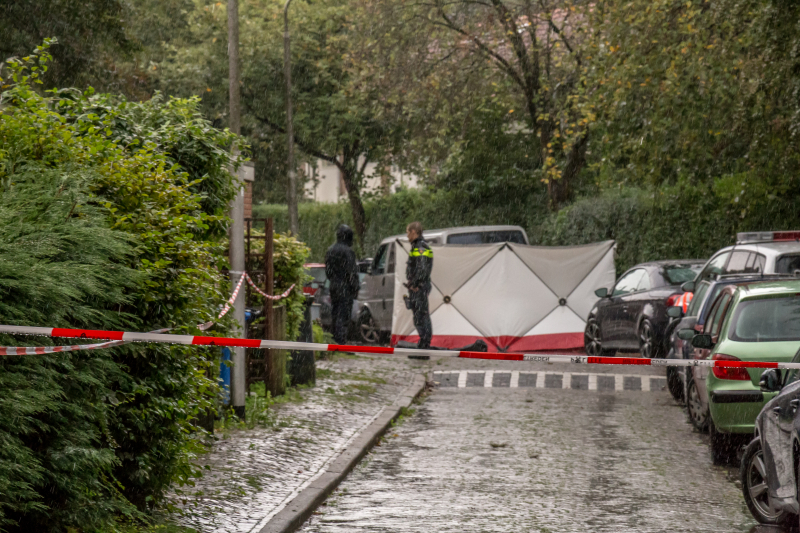 Overleden persoon aangetroffen in auto