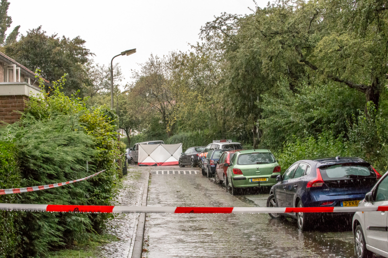 Overleden persoon aangetroffen in auto