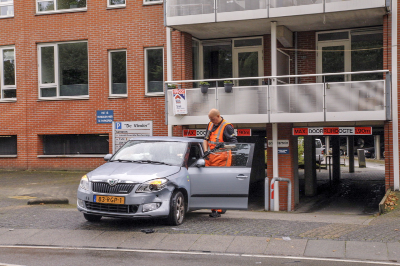 Flinke aanrijding na uitrijden parkeergarage