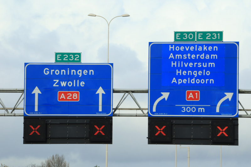 5 voertuigen botsen op elkaar op snelweg