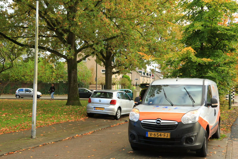 Scooterrijder gewond na botsing met bestelbus