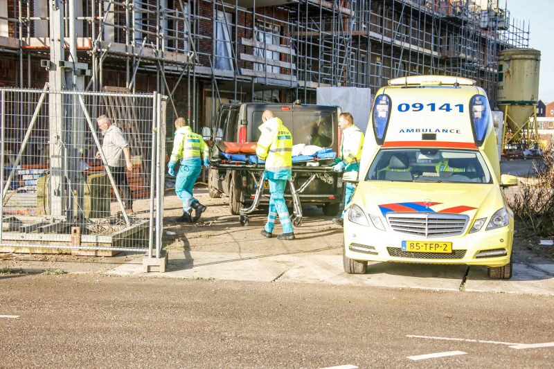 Bouwvakker raakt ernstig gewond