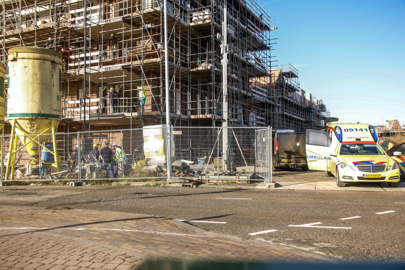 Bouwvakker raakt ernstig gewond