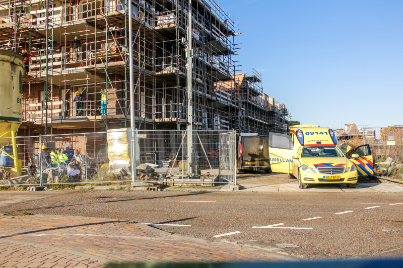 Bouwvakker raakt ernstig gewond