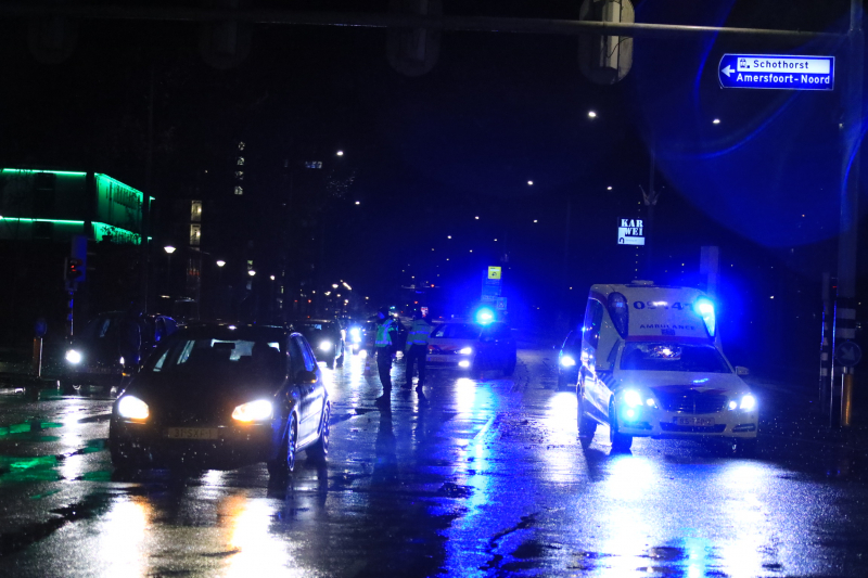 Maaltijdbezorger gewond na botsing met auto