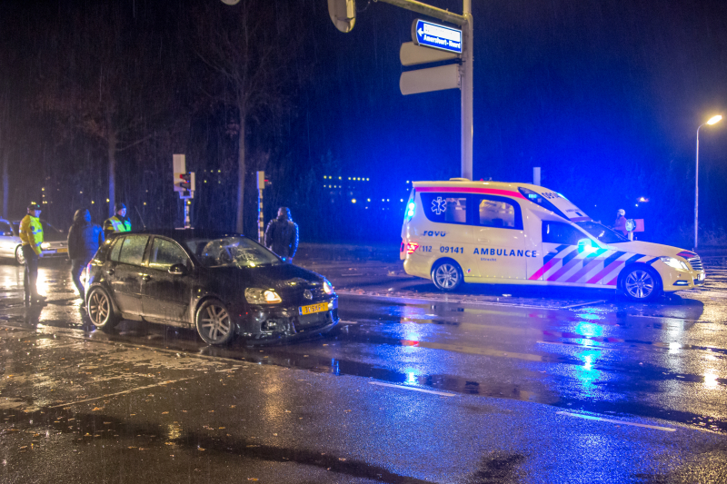 Maaltijdbezorger gewond na botsing met auto