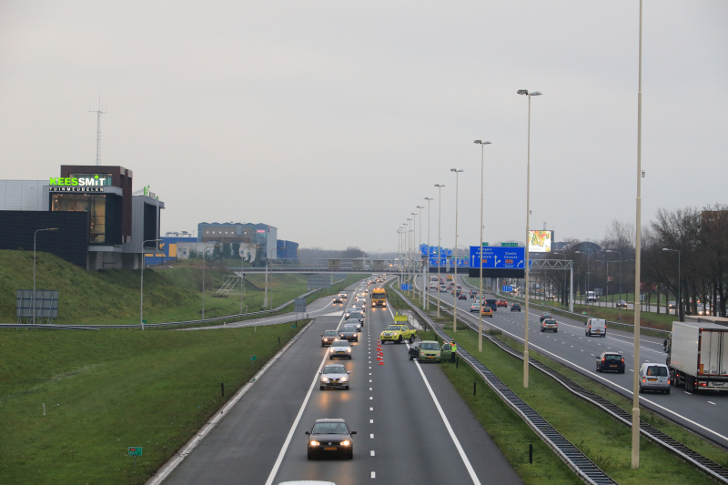 Rijstrook afgesloten na kop-staartbotsing