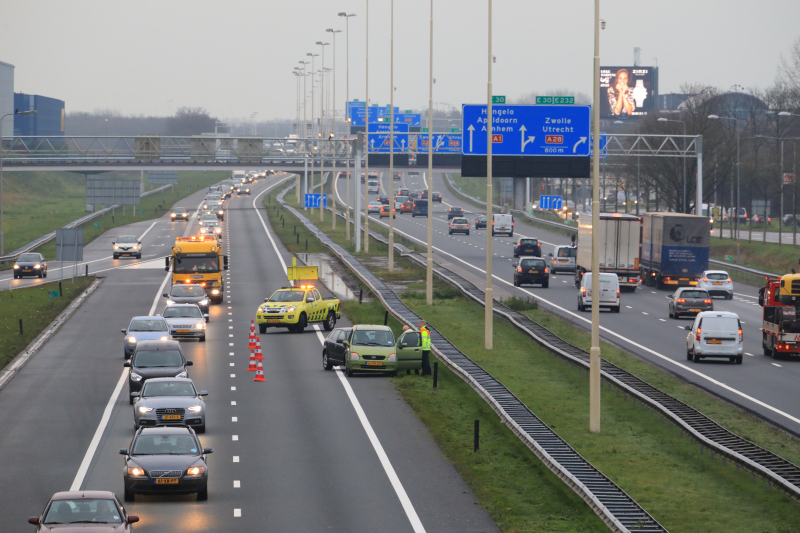 Rijstrook afgesloten na kop-staartbotsing