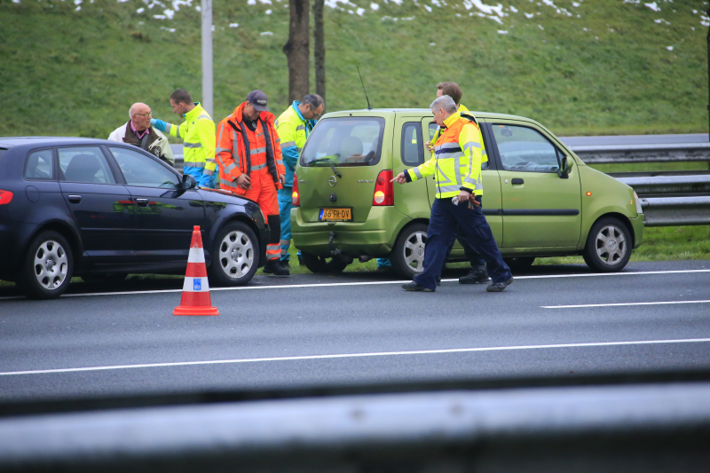 Rijstrook afgesloten na kop-staartbotsing