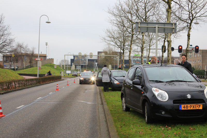 Vier voertuigen betrokken bij kop-staartbotsing