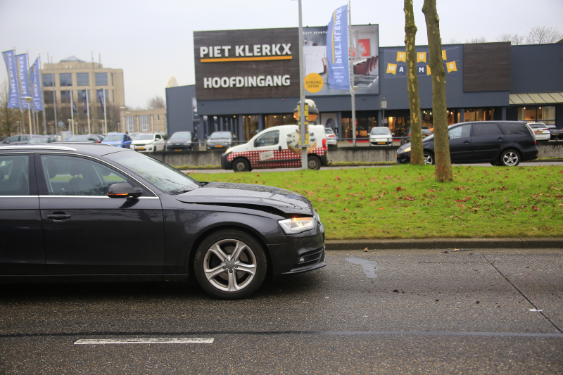 Vier voertuigen betrokken bij kop-staartbotsing