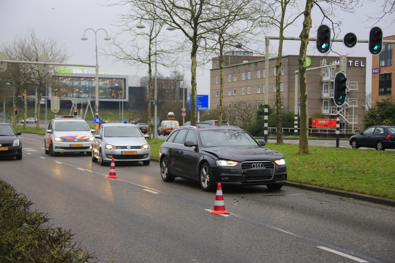 Vier voertuigen betrokken bij kop-staartbotsing