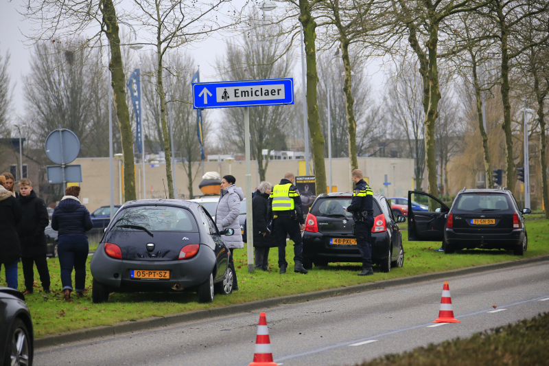 Vier voertuigen betrokken bij kop-staartbotsing