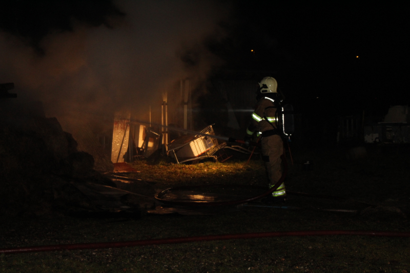 Uitslaande brand verwoest schuur