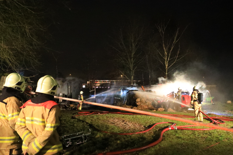 Uitslaande brand verwoest schuur