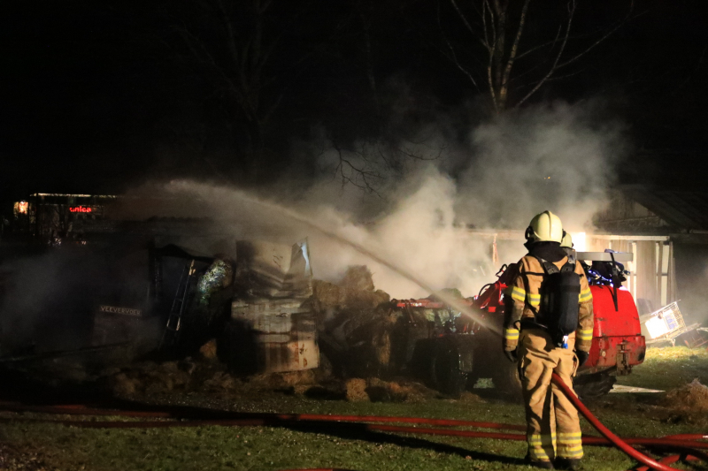 Uitslaande brand verwoest schuur