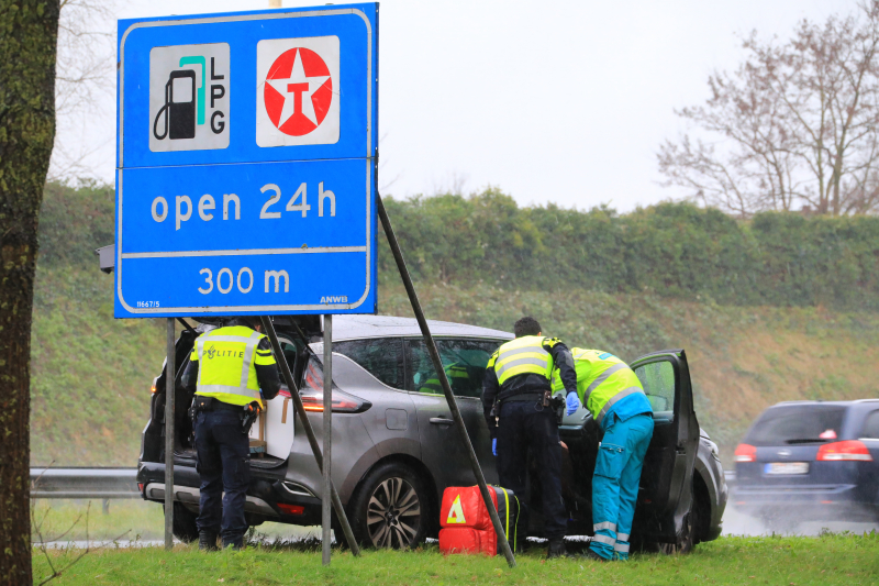 Bestuurder belandt op de kop in sloot