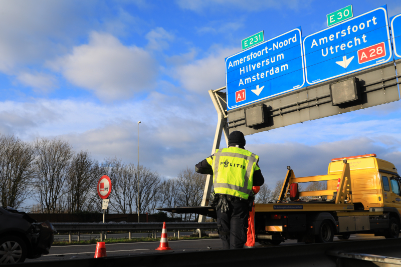 Bestuurster gewond na aanrijding vrachtwagen