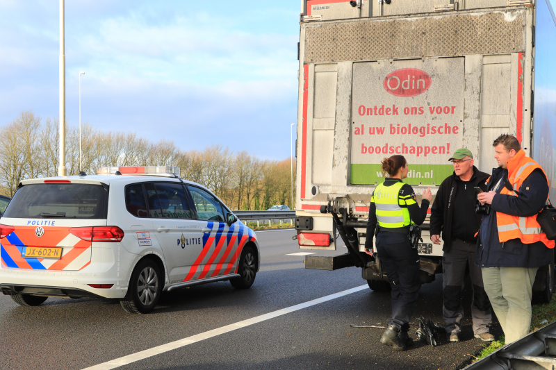 Bestuurster gewond na aanrijding vrachtwagen