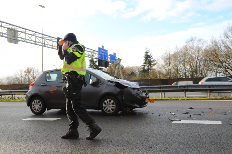 Bestuurster gewond na aanrijding vrachtwagen