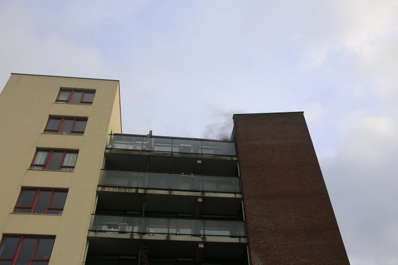 Persoon overleden bij flat brand