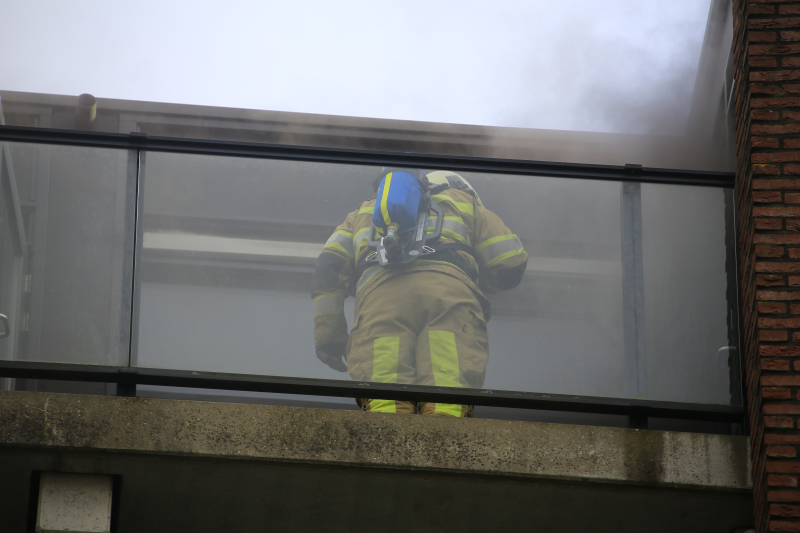 Persoon overleden bij flat brand