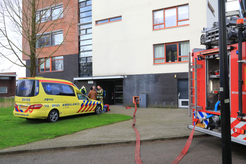 Persoon overleden bij flat brand