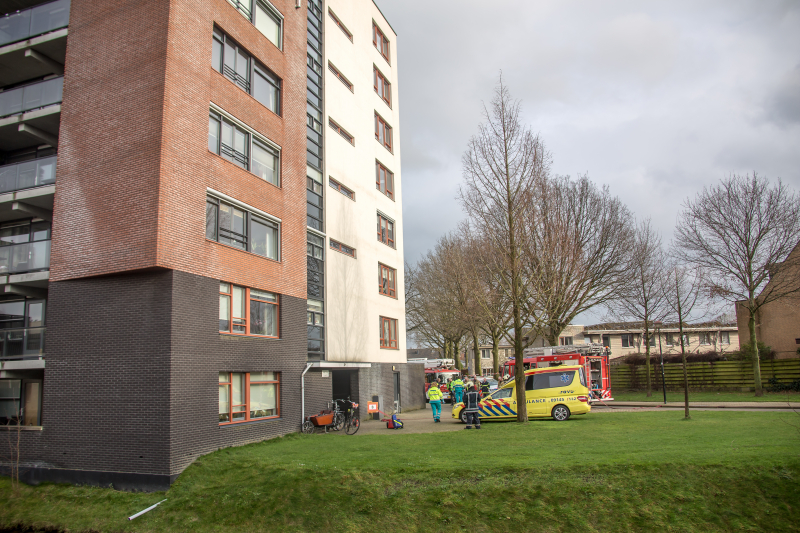 Persoon overleden bij flat brand