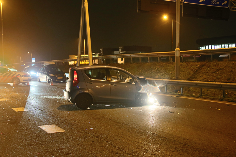 Snelweg dicht na flinke crash