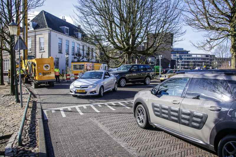 Verkeer gestremd door kraanwerkzaamheden