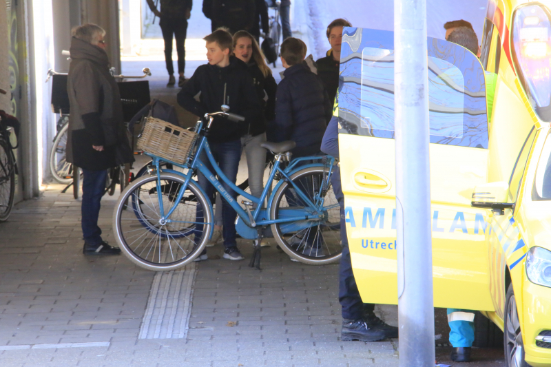 Fietsers botsen in fietstunnel