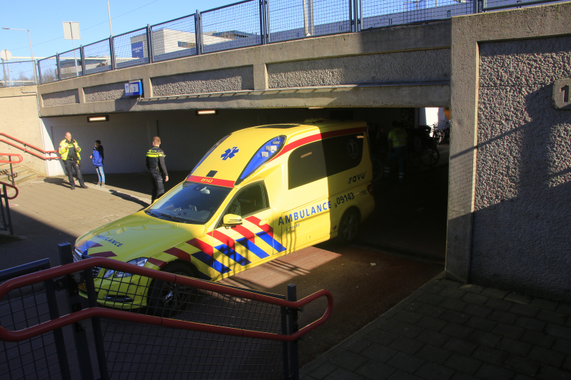 Fietsers botsen in fietstunnel