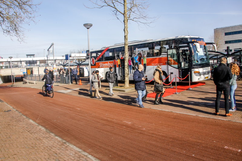 Burgemeester leidt leerlingen ROC naar de stembus